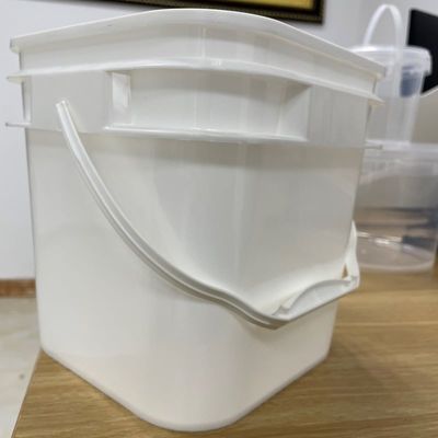 Прочный квадратный пластиковый ведро с крышкой Удобное решение для хранения домашних животных