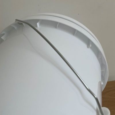 Специализированный белый 8L PP пластиковый ведро с крышкой и ручкой химически устойчивого материала